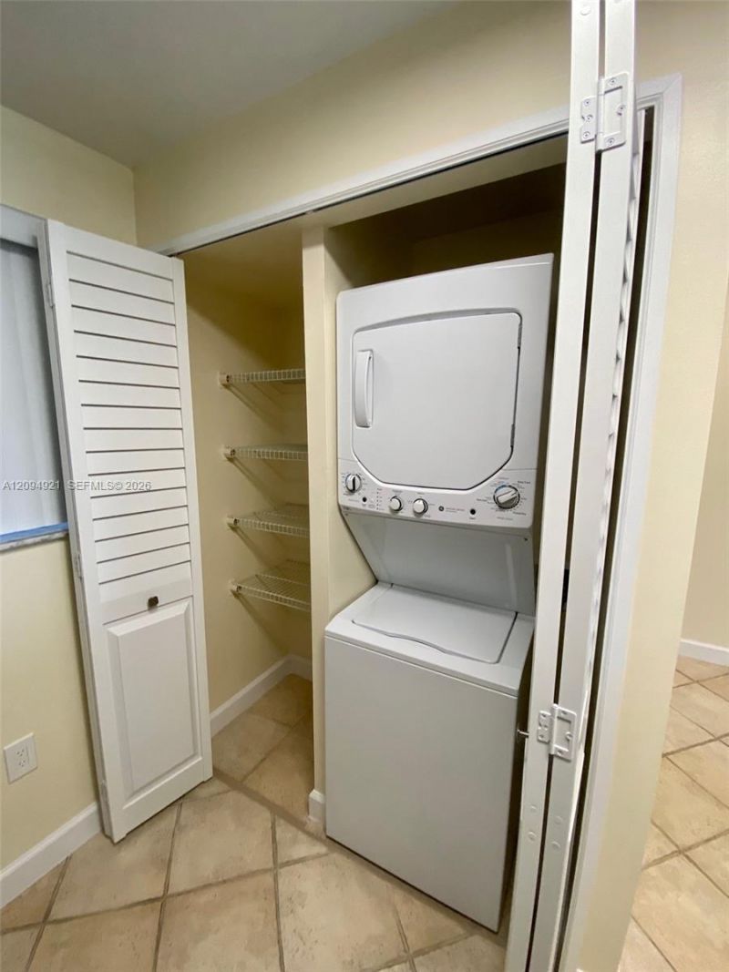 8881 A Fontainebleau Blvd, Unit 307, Miami, FL 33172 Photo
