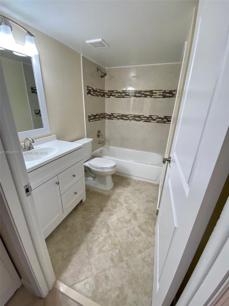 8881 A Fontainebleau Blvd, Unit 307, Miami, FL 33172 Photo