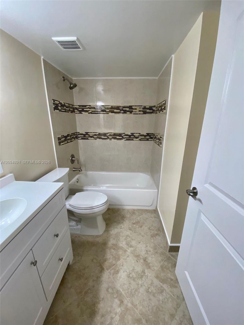 8881 A Fontainebleau Blvd, Unit 307, Miami, FL 33172 Photo