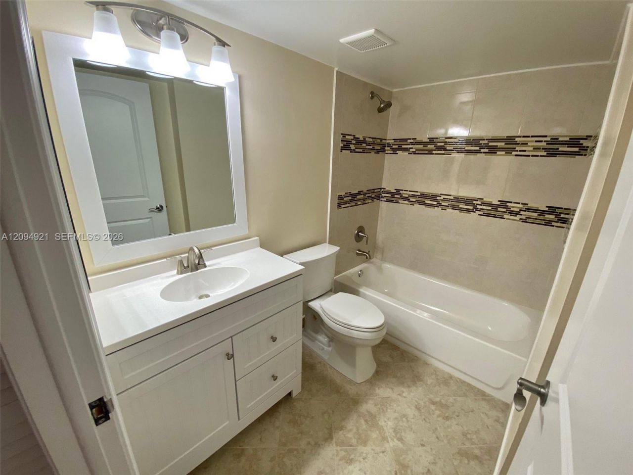 8881 A Fontainebleau Blvd, Unit 307, Miami, FL 33172 Photo