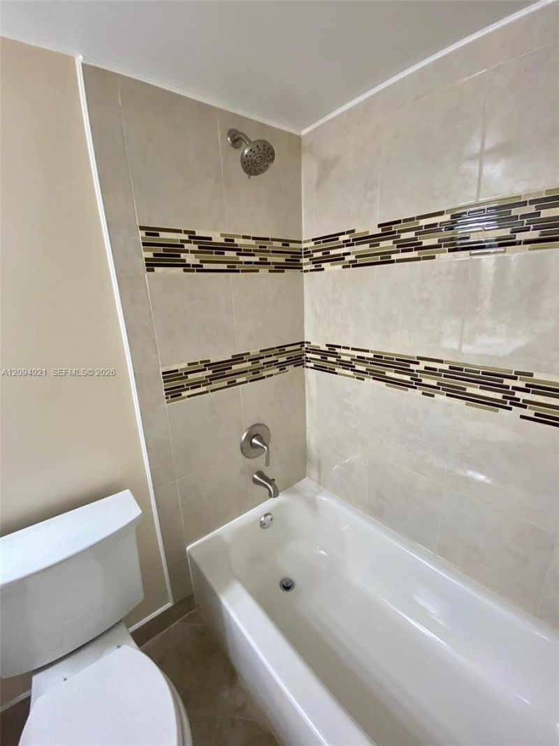 8881 A Fontainebleau Blvd, Unit 307, Miami, FL 33172 Photo