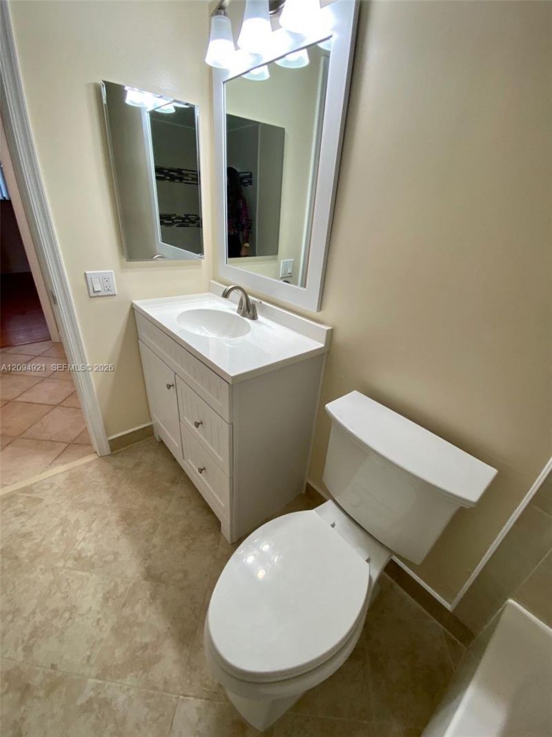 8881 A Fontainebleau Blvd, Unit 307, Miami, FL 33172 Photo