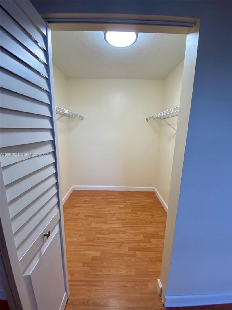 8881 A Fontainebleau Blvd, Unit 307, Miami, FL 33172 Photo