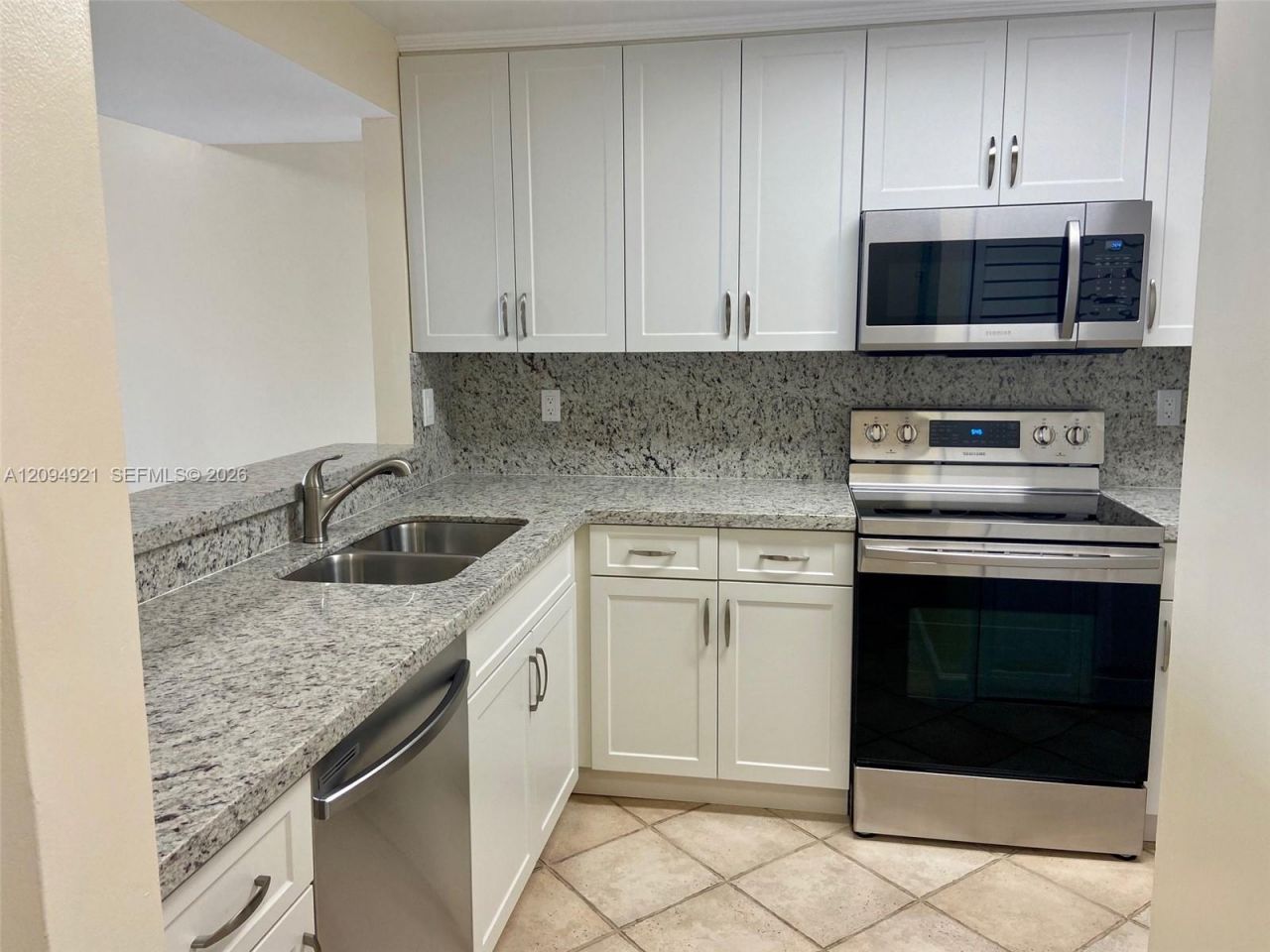 8881 A Fontainebleau Blvd, Unit 307, Miami, FL 33172 Photo