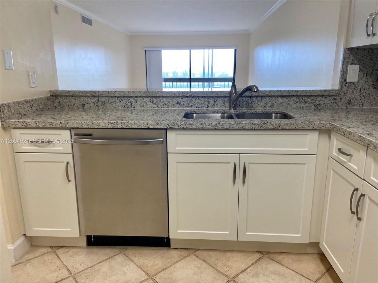 8881 A Fontainebleau Blvd, Unit 307, Miami, FL 33172 Photo
