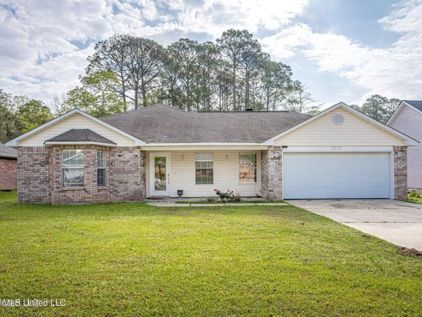 2612 N 8th Street, Ocean Springs, MS 39564