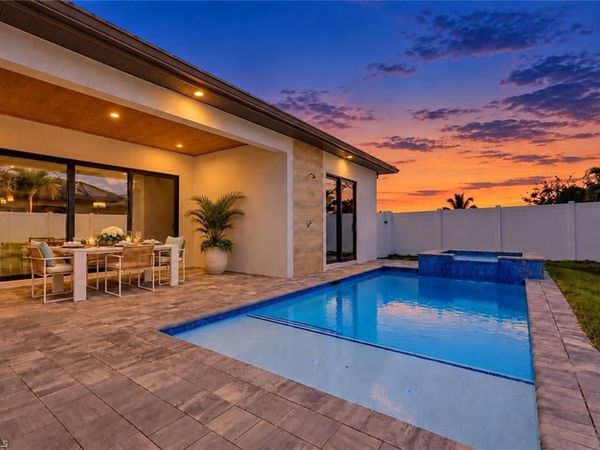653 107th AVE N, NAPLES, FL 34108