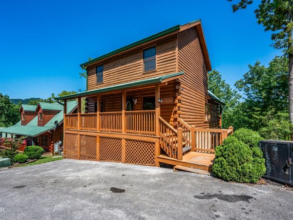 737 Chickasaw Gap Way , Pigeon Forge, TN 37863