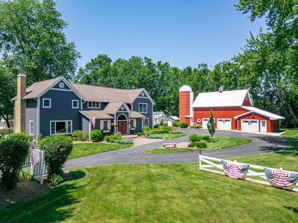 688 W South Street, Woodstock, IL 60098