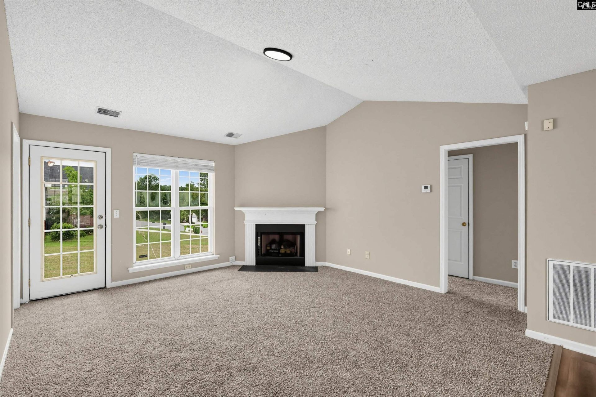 2 Kingstree Court  Photo 6