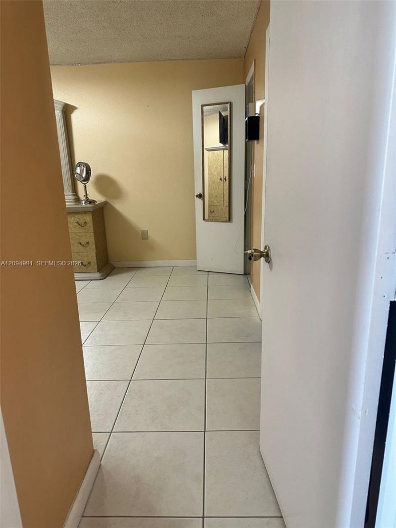 9360 Fontainebleau Blvd, Unit 410, Miami, FL 33172 Photo