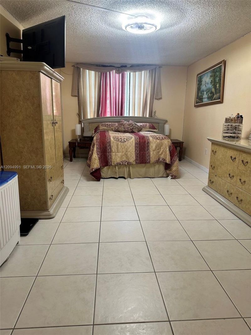 9360 Fontainebleau Blvd, Unit 410, Miami, FL 33172 Photo
