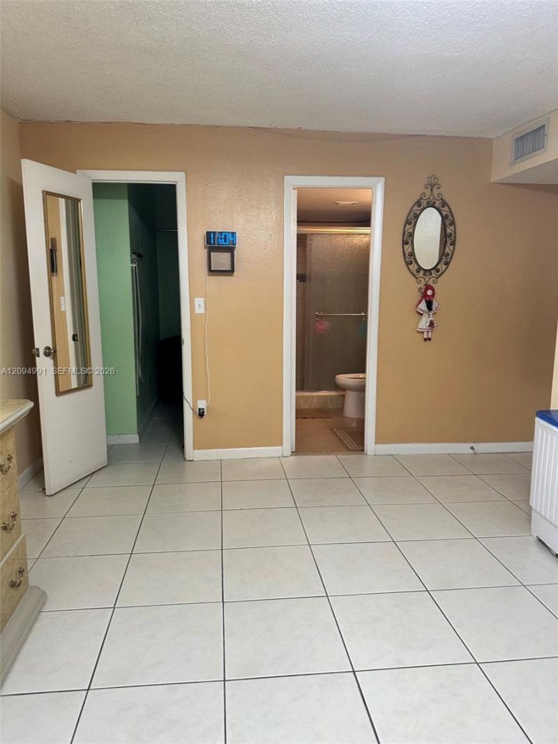 9360 Fontainebleau Blvd, Unit 410, Miami, FL 33172 Photo