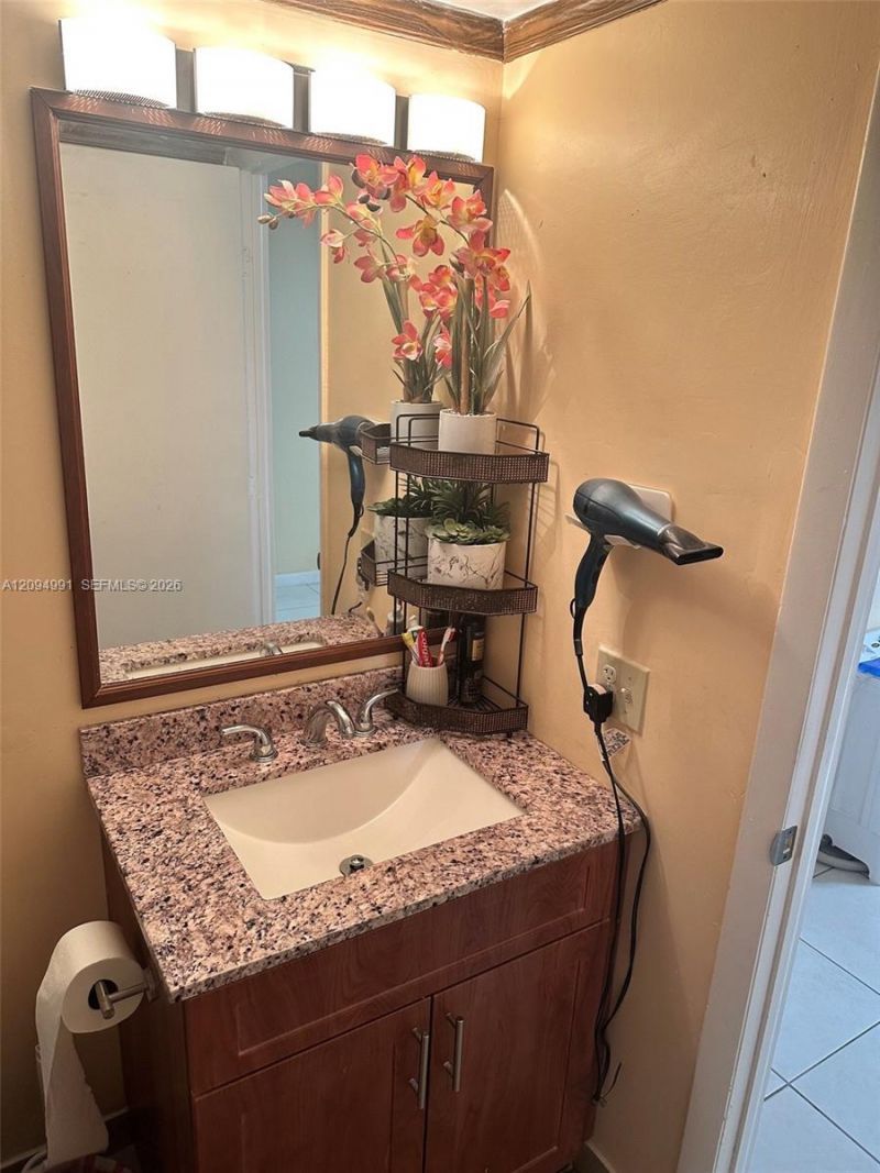 9360 Fontainebleau Blvd, Unit 410, Miami, FL 33172 Photo