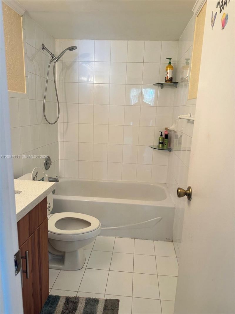 9360 Fontainebleau Blvd, Unit 410, Miami, FL 33172 Photo
