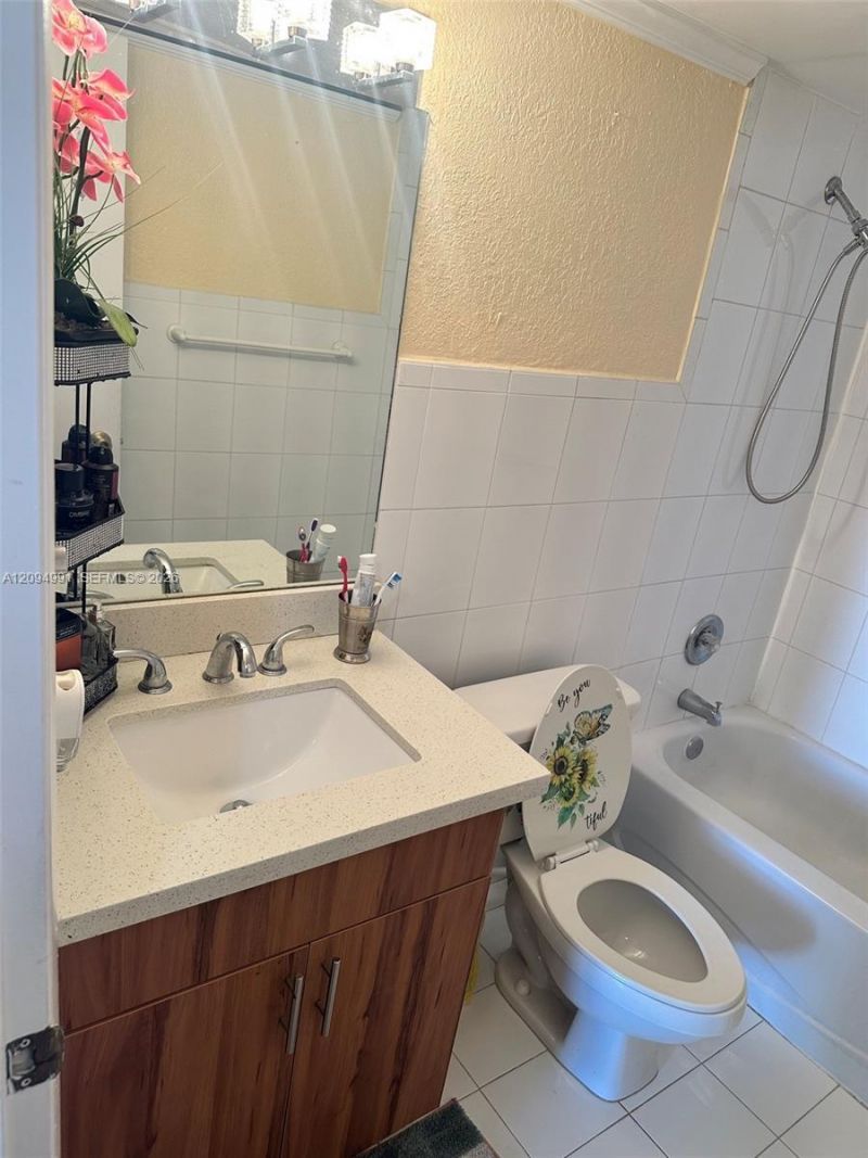 9360 Fontainebleau Blvd, Unit 410, Miami, FL 33172 Photo