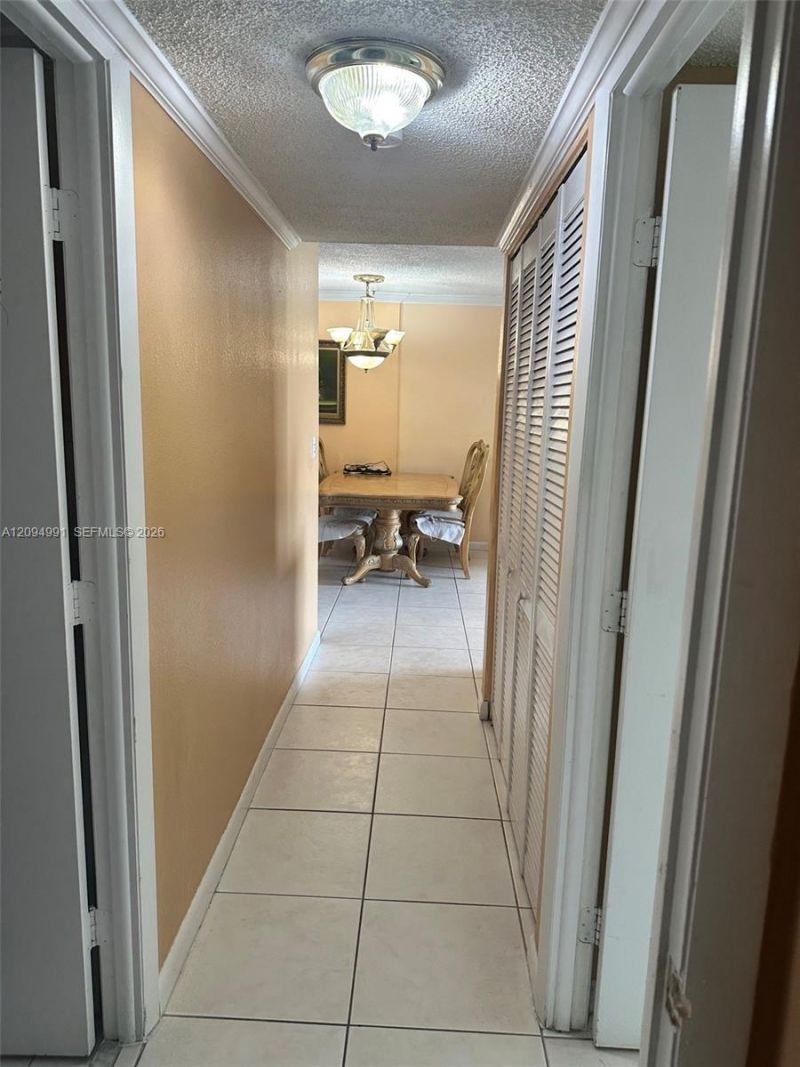 9360 Fontainebleau Blvd, Unit 410, Miami, FL 33172 Photo