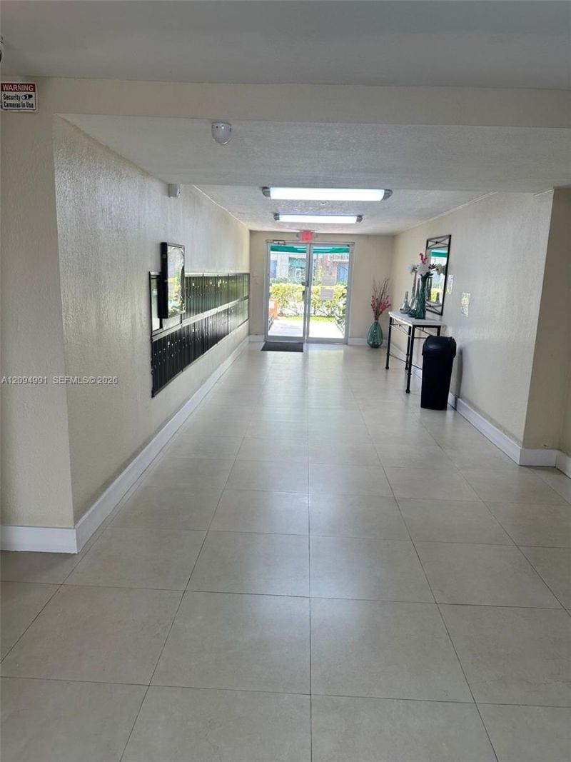 9360 Fontainebleau Blvd, Unit 410, Miami, FL 33172 Photo