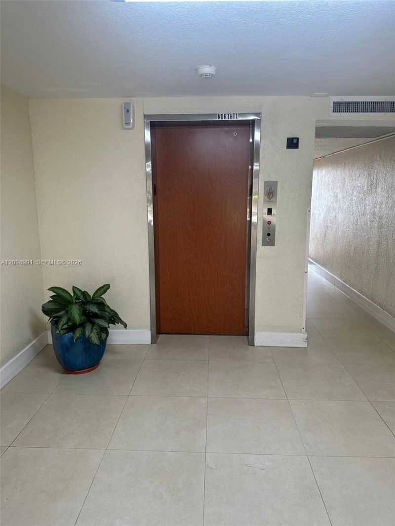 9360 Fontainebleau Blvd, Unit 410, Miami, FL 33172 Photo