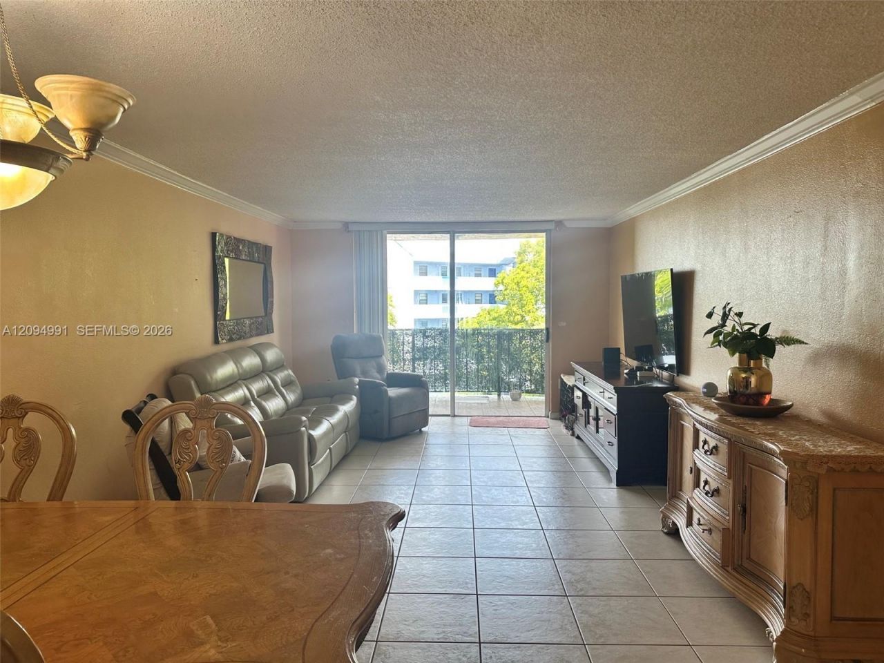 9360 Fontainebleau Blvd, Unit 410, Miami, FL 33172 Photo