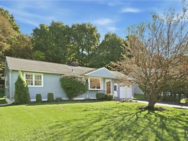 106 Mansfield Drive, Camillus, NY 13031