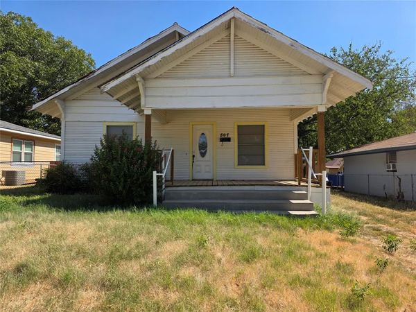 507 Orchard Street , Bowie, TX 76230