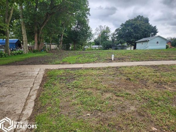811 Summer Street, Grinnell, IA 50112