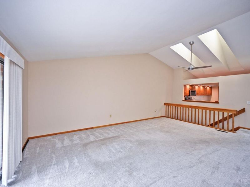 201 Centerbury Court, Cincinnati, OH 45246 Photo 10