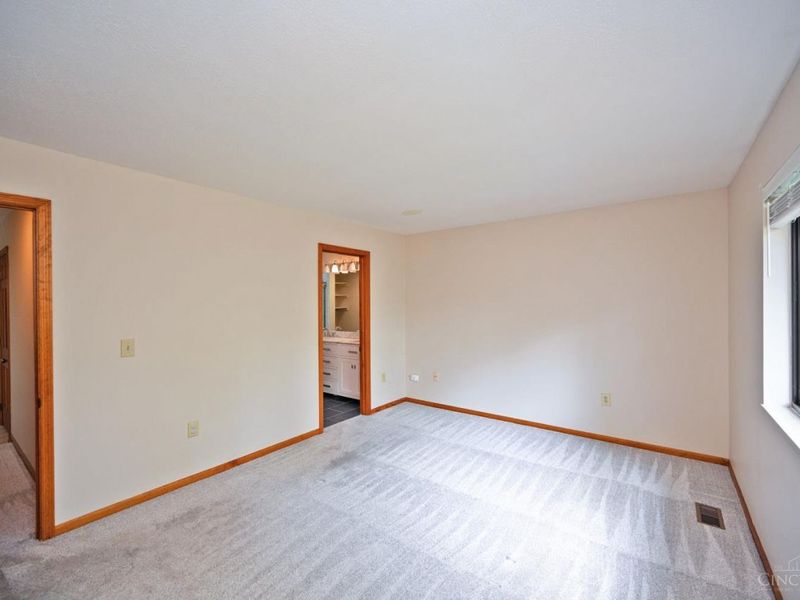 201 Centerbury Court, Cincinnati, OH 45246 Photo 15