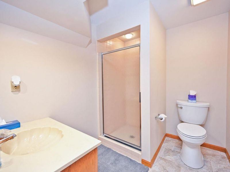 201 Centerbury Court, Cincinnati, OH 45246 Photo 27