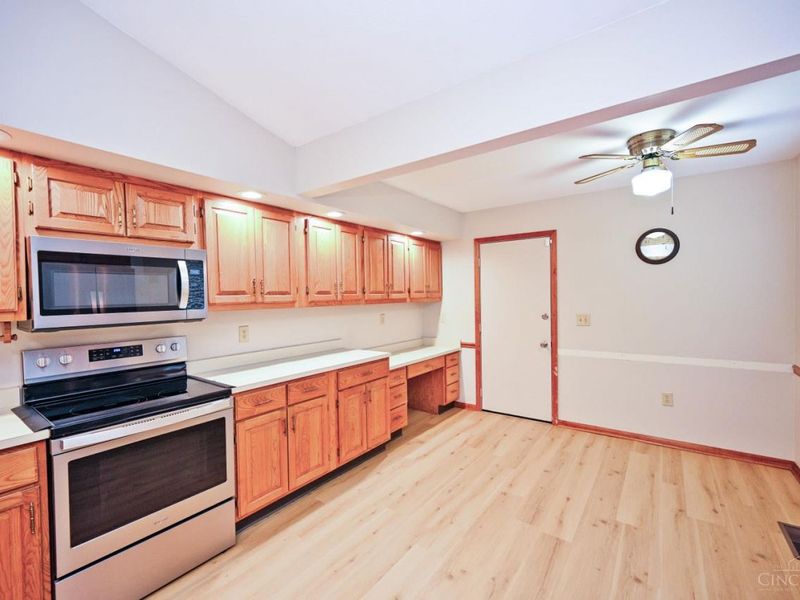 201 Centerbury Court, Cincinnati, OH 45246 Photo 5