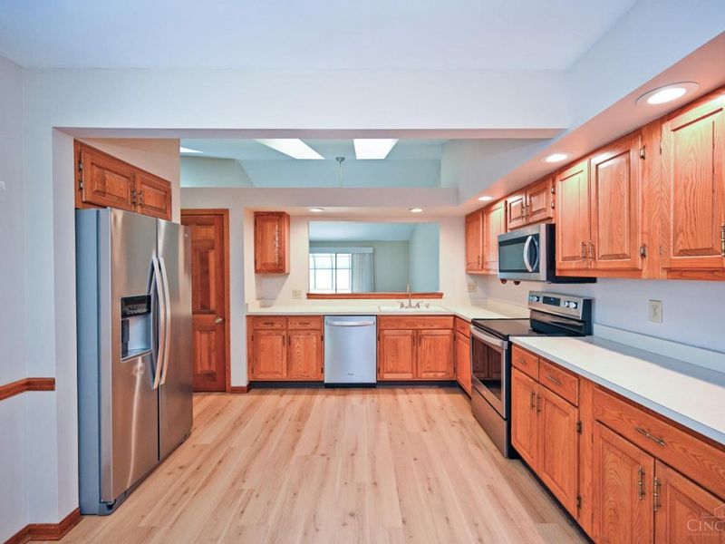 201 Centerbury Court, Cincinnati, OH 45246 Photo 7