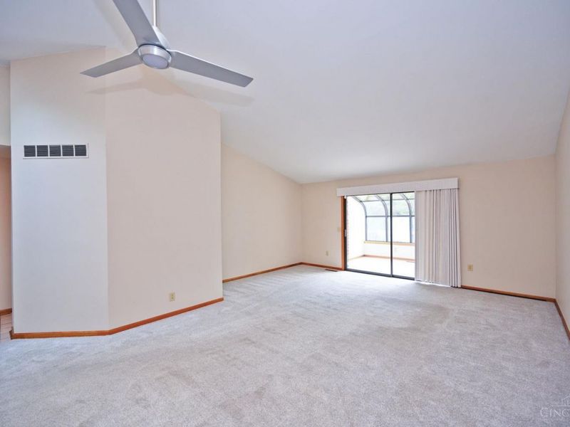 201 Centerbury Court, Cincinnati, OH 45246 Photo 9