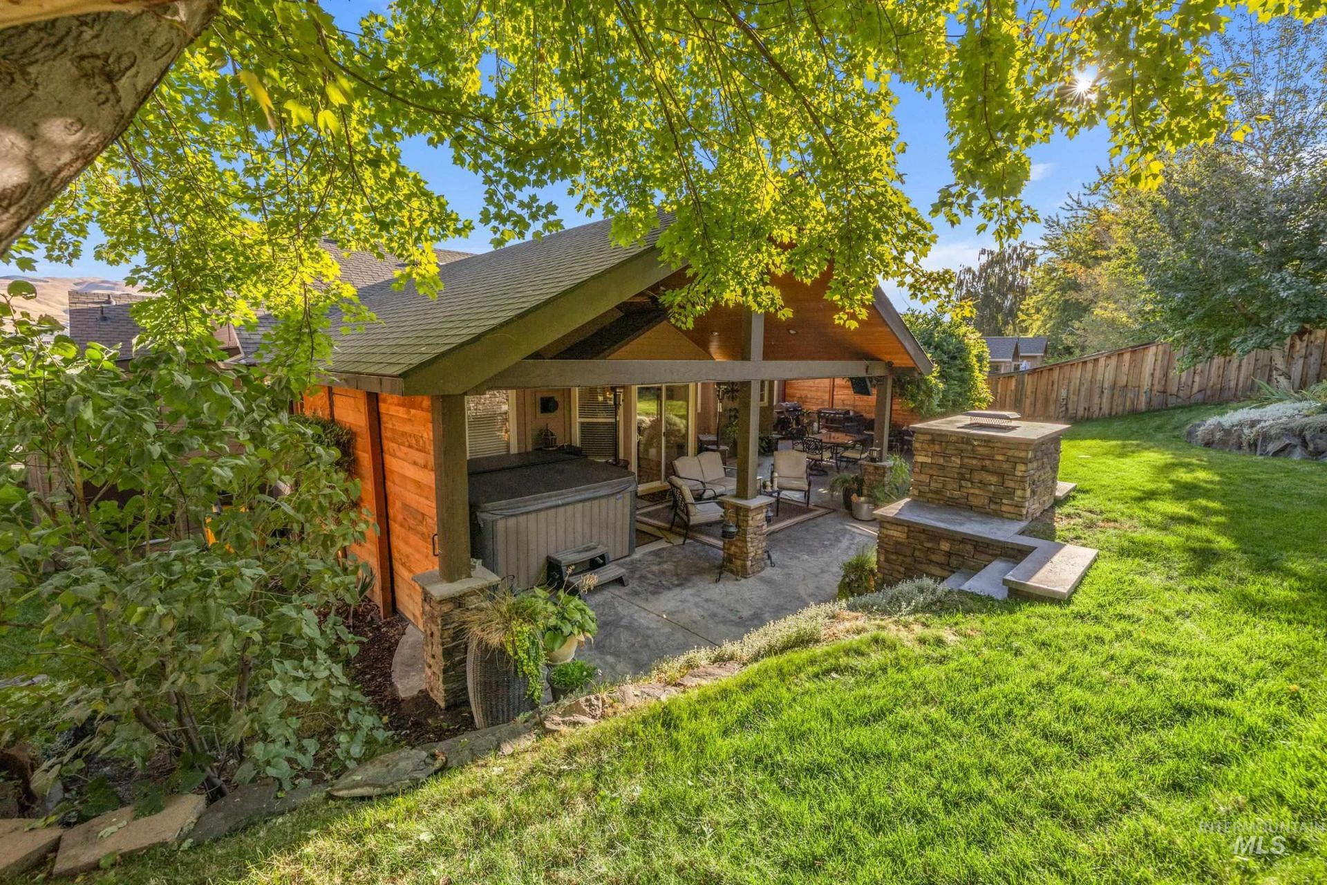 4049 E Trekker Rim Dr, Boise, ID 83716 Main Photo