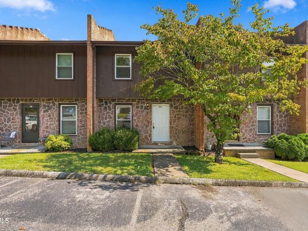 321 Emerald Drive, Unit 321, Bristol, TN 24201