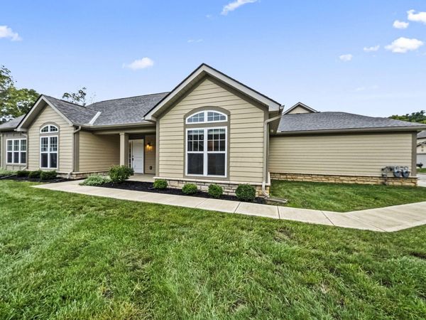 631 Woods Edge Lane , Newark, OH 43055