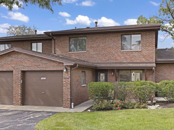 1221 Geneva Lane, Lake Zurich, IL 60047
