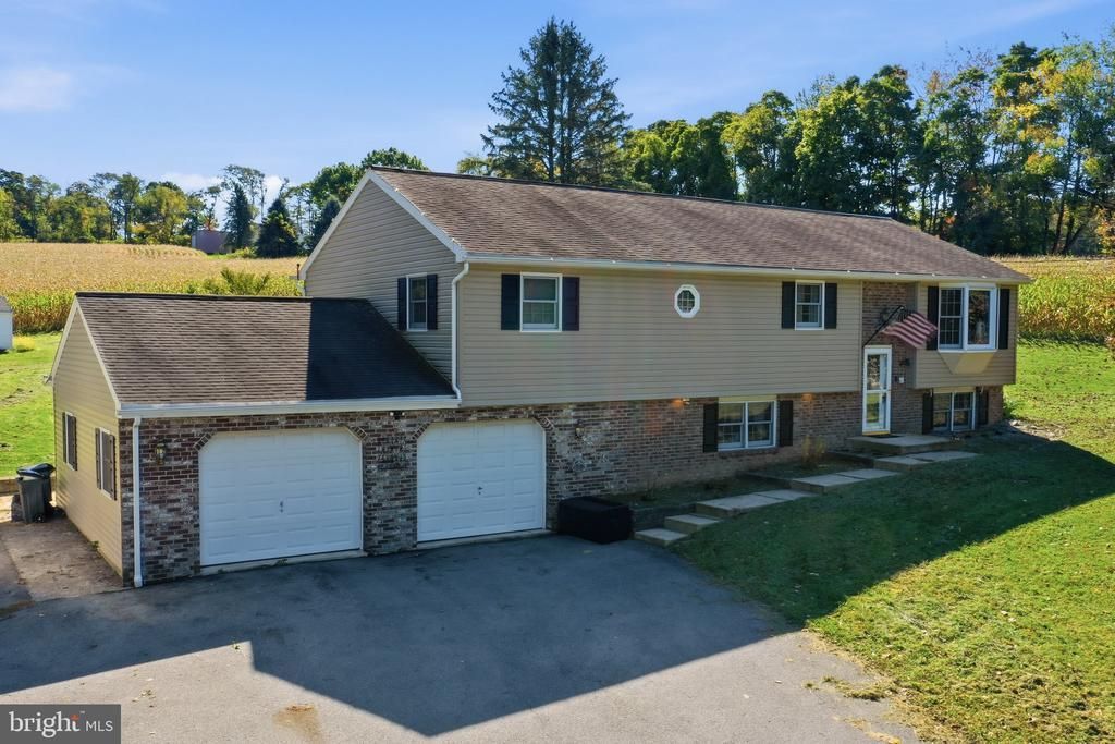 36 HERTZOG SCHOOL ROAD, MERTZTOWN, PA 19539