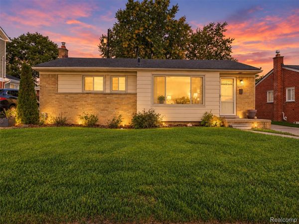 1199 N Stephen Avenue, Clawson, Mi 48017