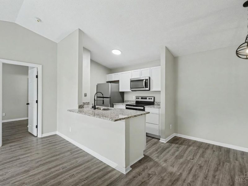5985 Meadow Creek Drive, Unit 9, Miami Township, OH 45150 Photo 2