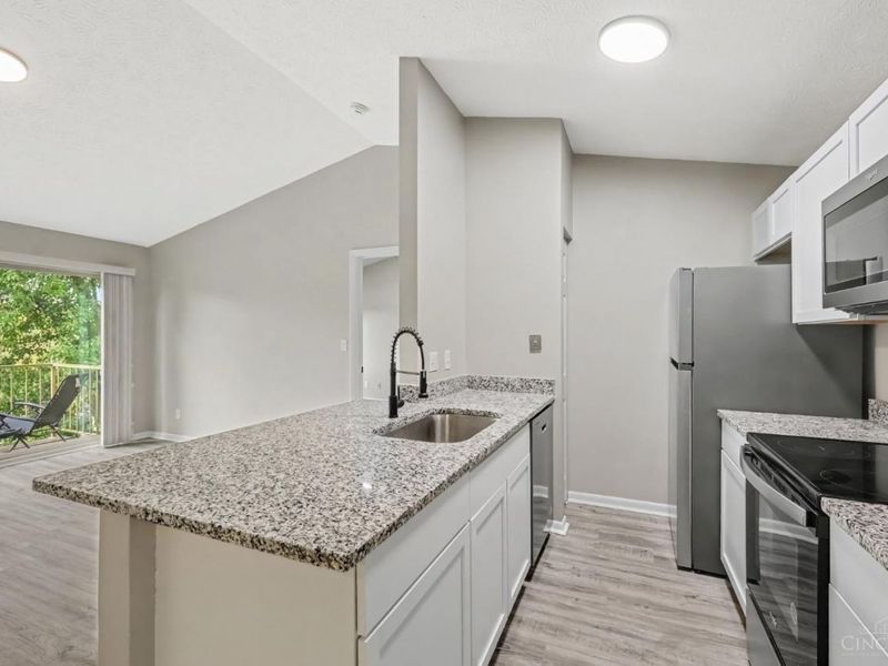 5985 Meadow Creek Drive, Unit 9, Miami Township, OH 45150 Photo 3
