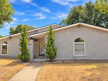8508 Londonderry Lane, Dallas, TX 75228