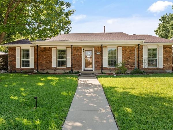 1813 Dodge Trail , Grand Prairie, TX 75052