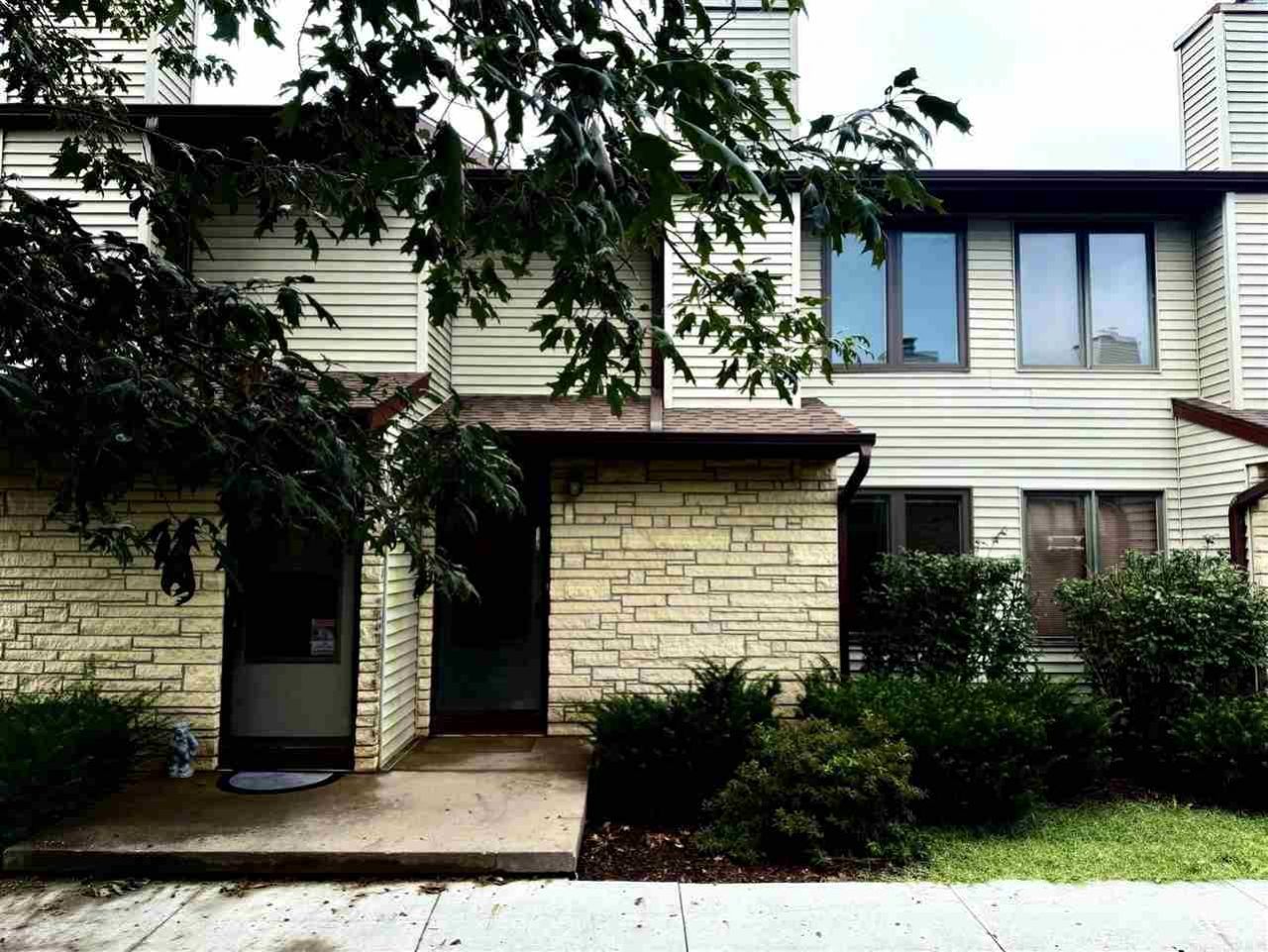 1146 Mormon Trek Blvd, Iowa City, IA 52246 Main Photo