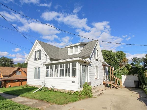806 Bluff Street, Cedar Falls, IA 50613