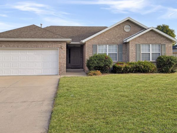 505 Silverleaf Lane, Willard, MO 65781