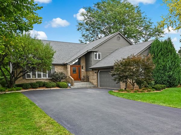 1804 Woodview Court , Darien, IL 60561