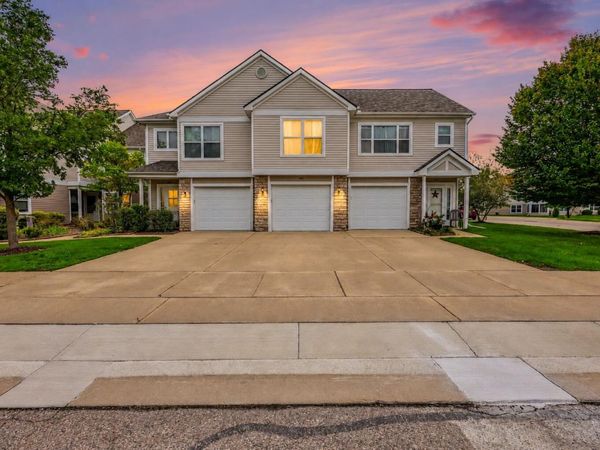 641 Fieldstone Circle W, Chelsea, MI 48118