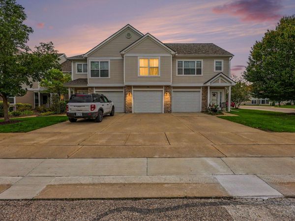 641 Fieldstone Circle W, Chelsea, MI 48118