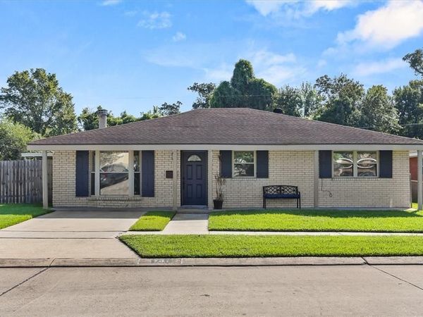 1701 REDWOOD Drive , Harvey, LA 70058
